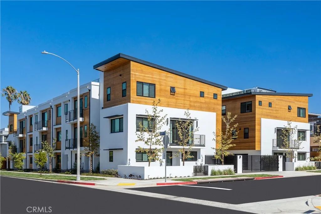 1567 Hi Point St, Los Angeles, CA 90035