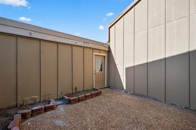 11504 Village Place Drive 107, Houston, TX 77077