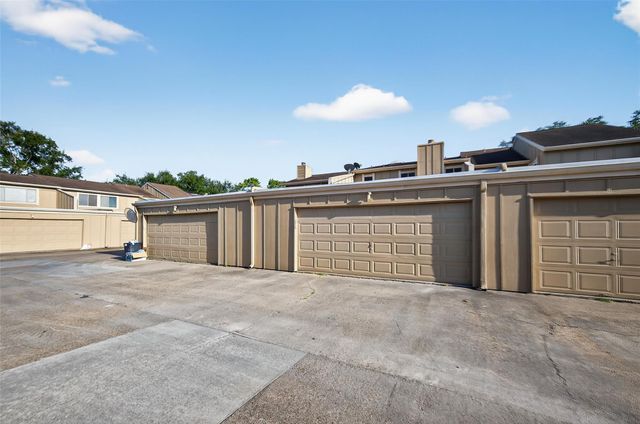 11504 Village Place Drive 107, Houston, TX 77077