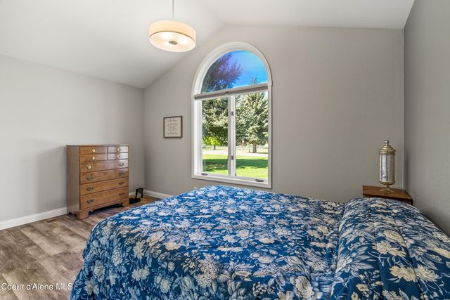 7616 N Valley Rd, Dalton Gardens, ID 83815