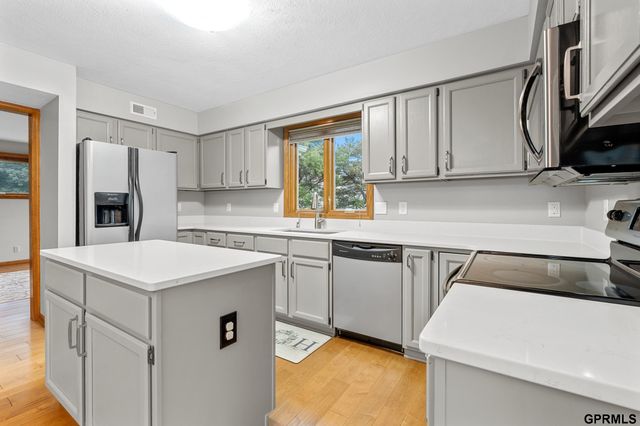 3024 Chisholm Place, Lincoln, NE 68516