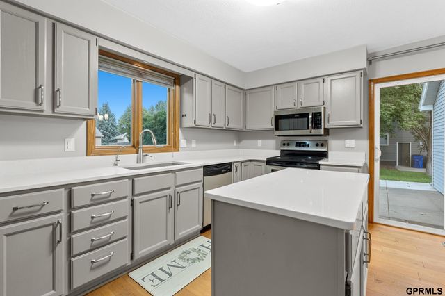 3024 Chisholm Place, Lincoln, NE 68516