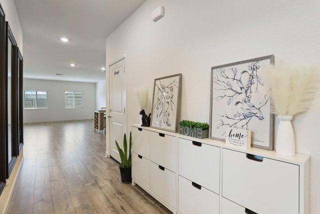1335 S Kestrel Ln, Stockton, CA 95215