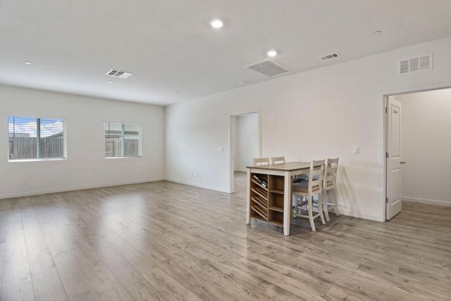 1335 S Kestrel Ln, Stockton, CA 95215