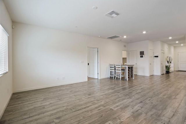 1335 S Kestrel Ln, Stockton, CA 95215