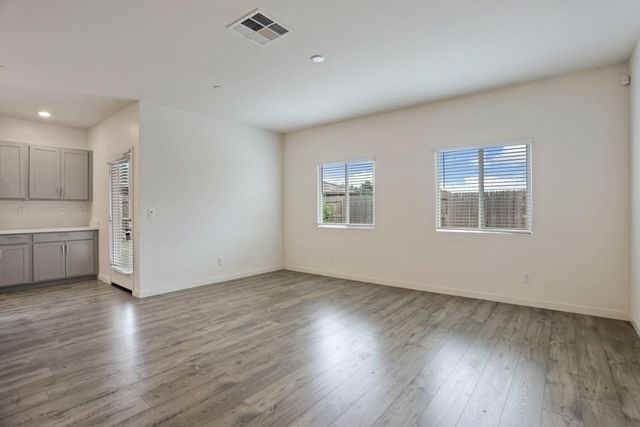 1335 S Kestrel Ln, Stockton, CA 95215