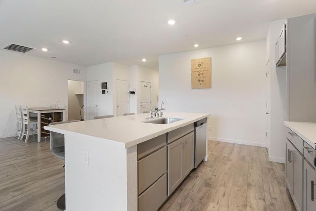 1335 S Kestrel Ln, Stockton, CA 95215
