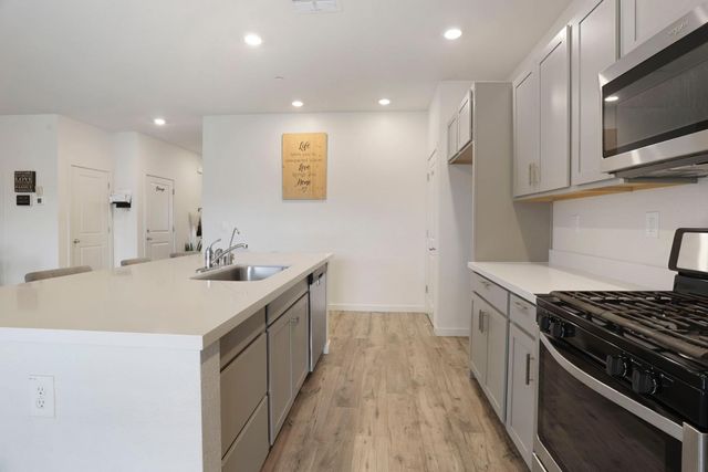 1335 S Kestrel Ln, Stockton, CA 95215