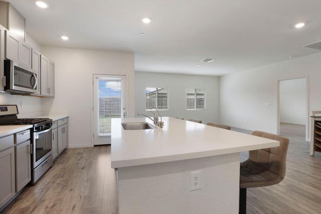 1335 S Kestrel Ln, Stockton, CA 95215