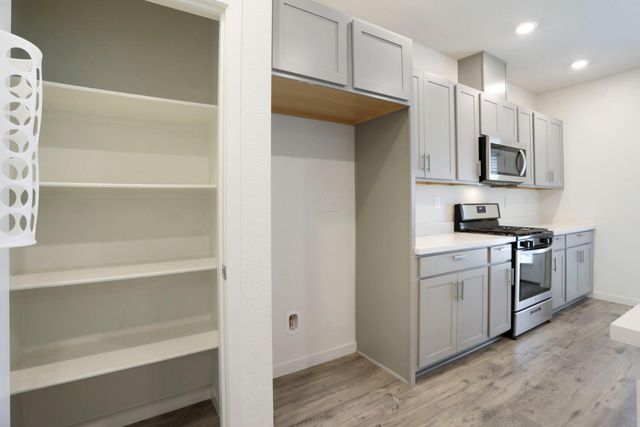 1335 S Kestrel Ln, Stockton, CA 95215