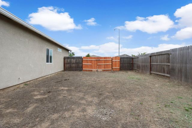 1335 S Kestrel Ln, Stockton, CA 95215