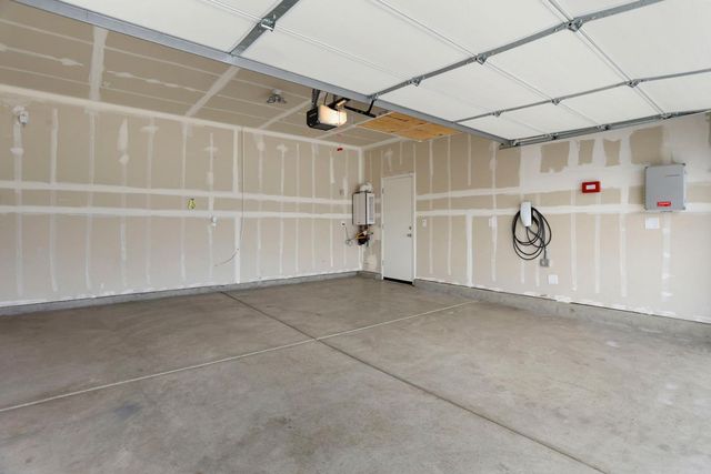 1335 S Kestrel Ln, Stockton, CA 95215