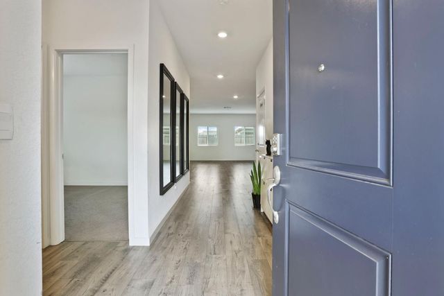 1335 S Kestrel Ln, Stockton, CA 95215