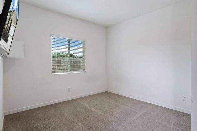 1335 S Kestrel Ln, Stockton, CA 95215