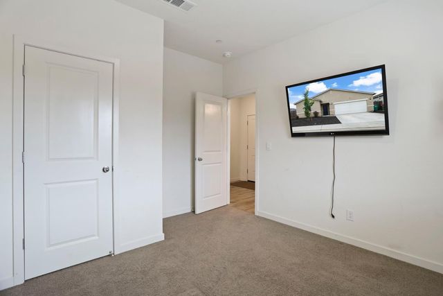 1335 S Kestrel Ln, Stockton, CA 95215