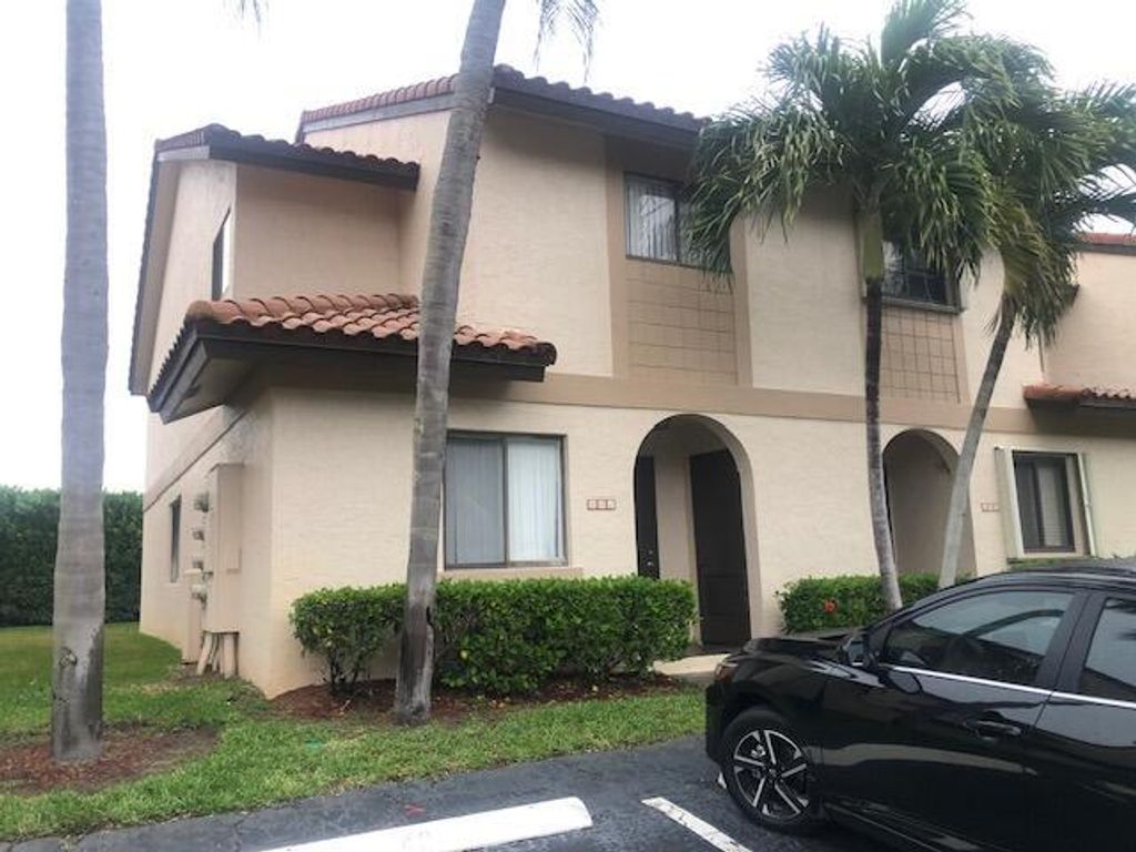 22065 Las Brisas Circle 401, Boca Raton, FL 33433