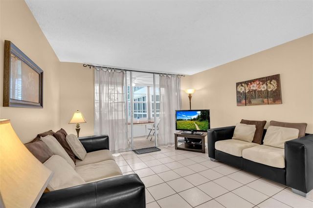 2600 NW 49th Avenue 309, Lauderdale Lakes, FL 33313