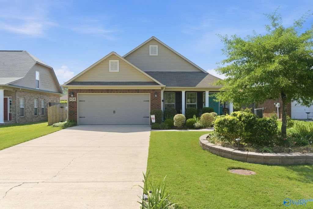 434 Wade Road SE, Owens Cross Roads, AL 35763