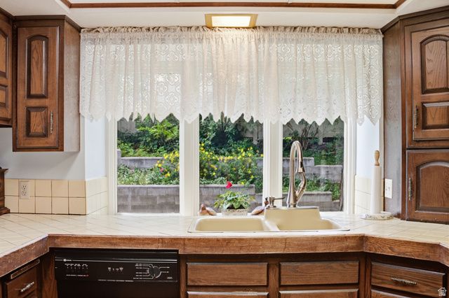 2941 OAKWOOD DR, Bountiful, UT 84010