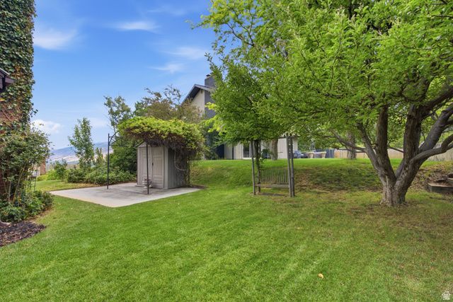 2941 OAKWOOD DR, Bountiful, UT 84010