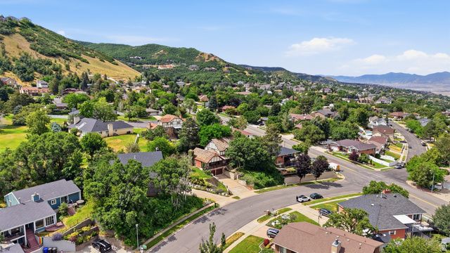 2941 OAKWOOD DR, Bountiful, UT 84010