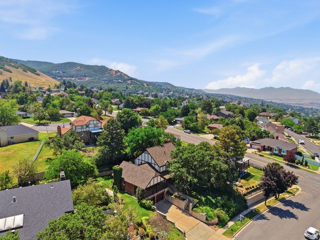 2941 OAKWOOD DR, Bountiful, UT 84010