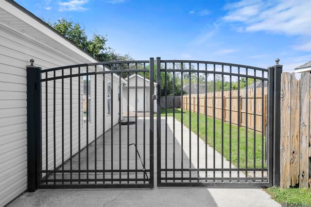 23529 Country Manor Ave, Denham Springs, LA 70726