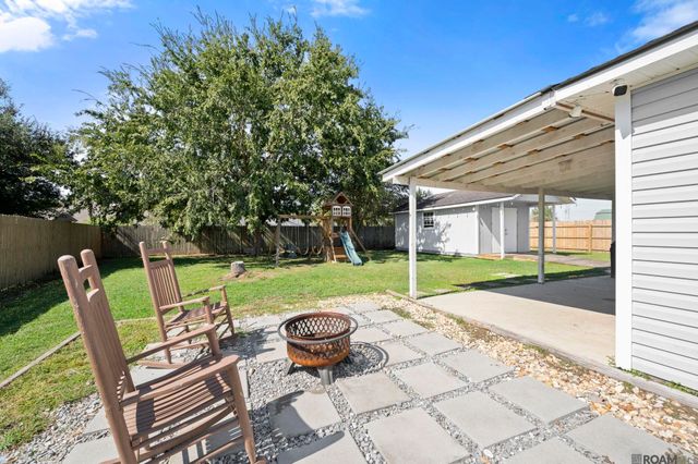 23529 Country Manor Ave, Denham Springs, LA 70726