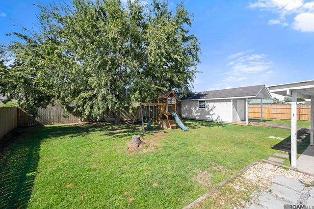 23529 Country Manor Ave, Denham Springs, LA 70726