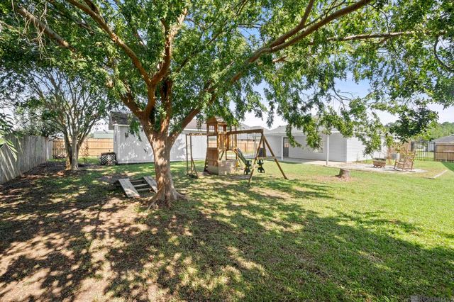 23529 Country Manor Ave, Denham Springs, LA 70726