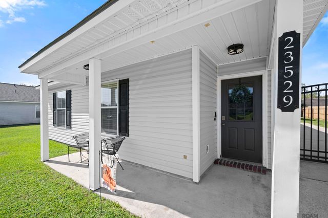 23529 Country Manor Ave, Denham Springs, LA 70726