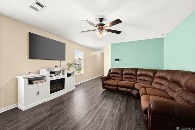 23529 Country Manor Ave, Denham Springs, LA 70726