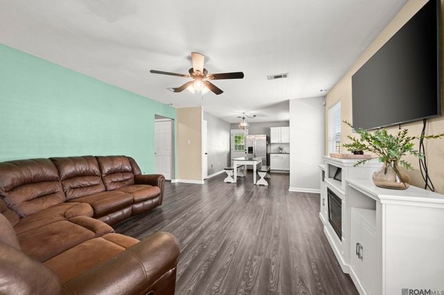 23529 Country Manor Ave, Denham Springs, LA 70726