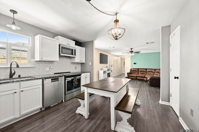 23529 Country Manor Ave, Denham Springs, LA 70726