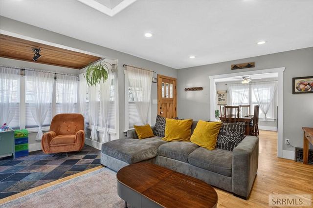 559 S 9th Avenue, Pocatello, ID 83201