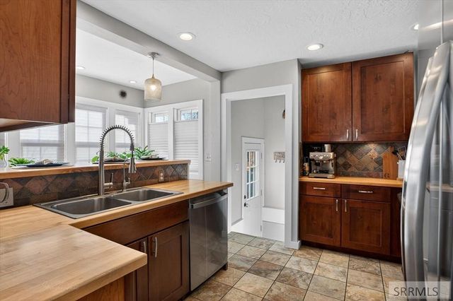 559 S 9th Avenue, Pocatello, ID 83201