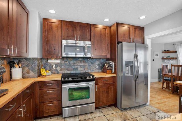 559 S 9th Avenue, Pocatello, ID 83201