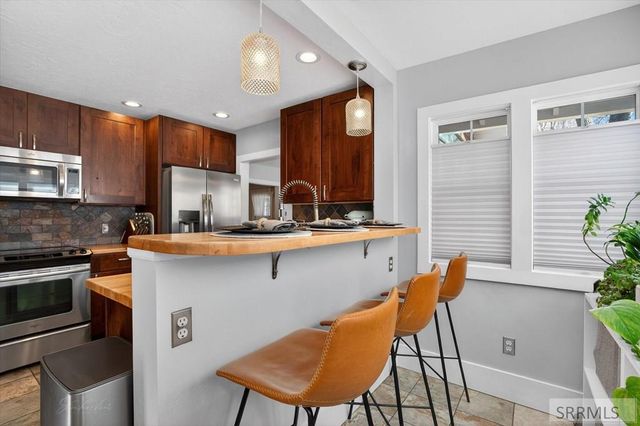 559 S 9th Avenue, Pocatello, ID 83201