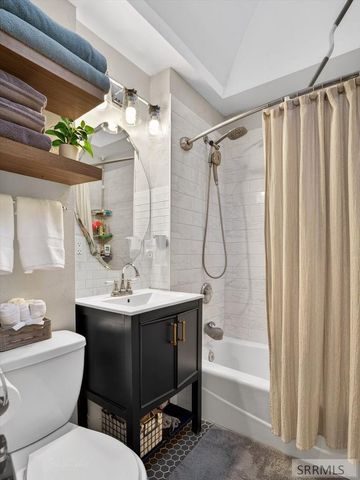 559 S 9th Avenue, Pocatello, ID 83201