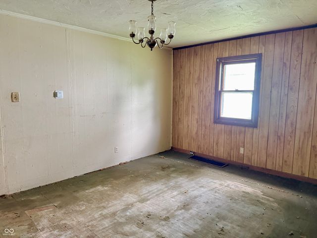 8 Dixie Drive, Anderson, IN 46016
