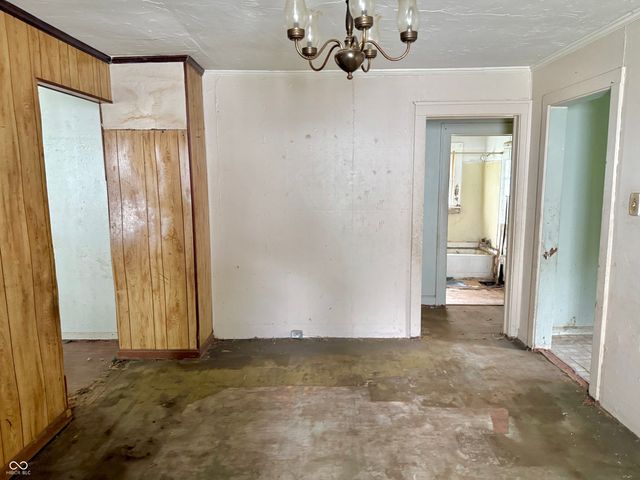 8 Dixie Drive, Anderson, IN 46016