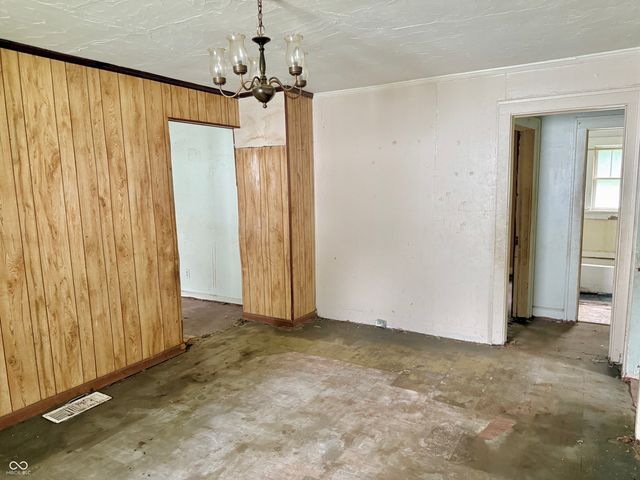 8 Dixie Drive, Anderson, IN 46016