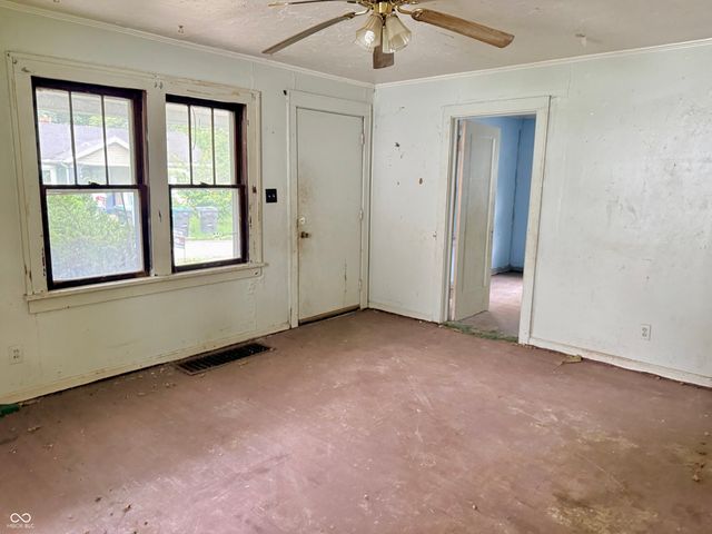 8 Dixie Drive, Anderson, IN 46016
