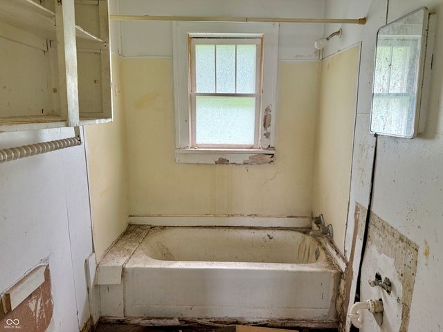 8 Dixie Drive, Anderson, IN 46016
