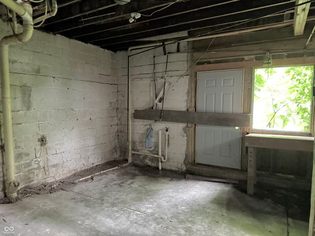 8 Dixie Drive, Anderson, IN 46016