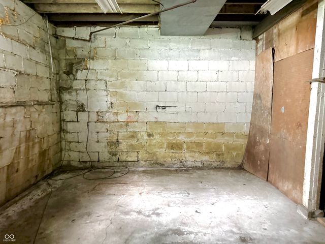 8 Dixie Drive, Anderson, IN 46016