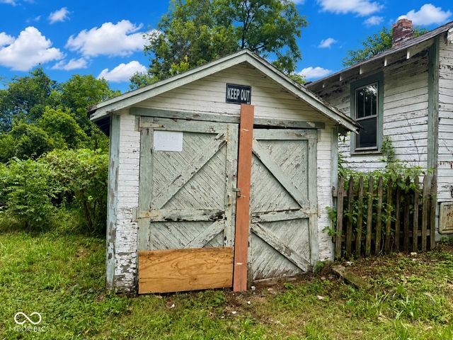 8 Dixie Drive, Anderson, IN 46016