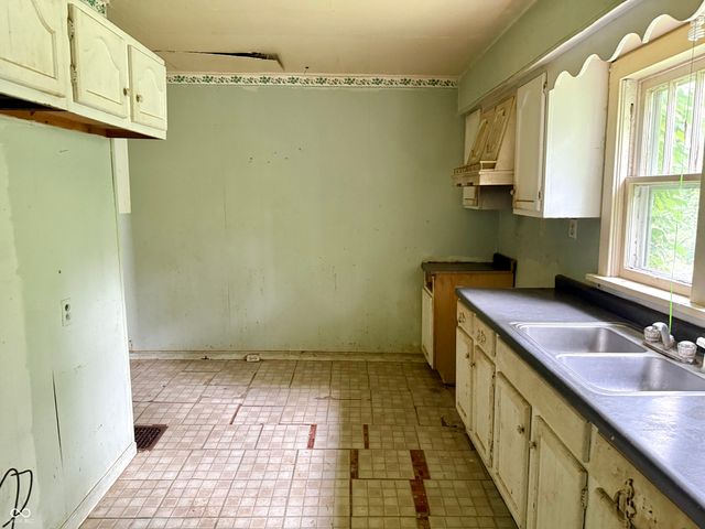 8 Dixie Drive, Anderson, IN 46016