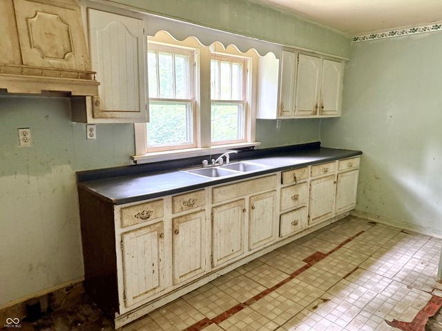 8 Dixie Drive, Anderson, IN 46016