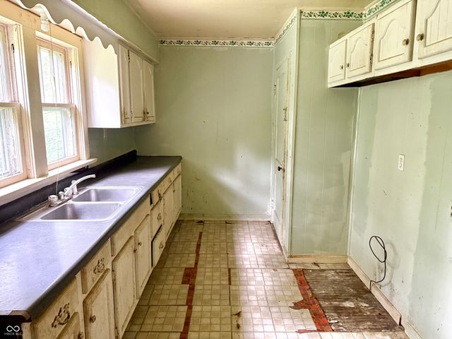8 Dixie Drive, Anderson, IN 46016